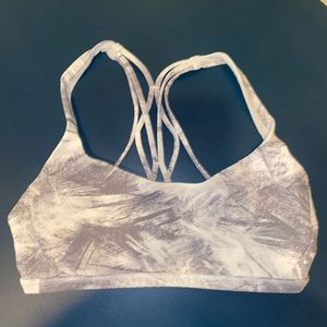 Lululemon sports bra size 4